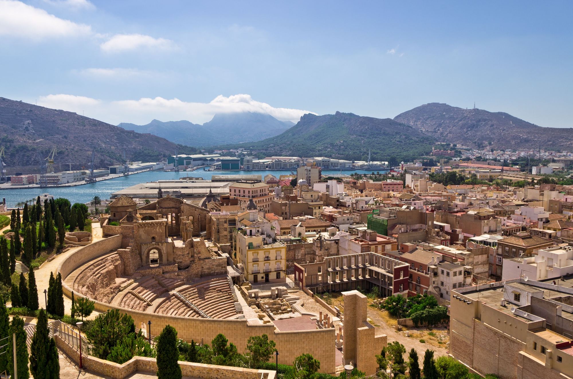Vista panorámica de Cartagena y su teatro romano